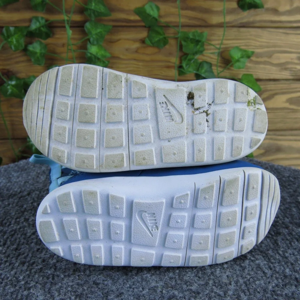 Nike Roshe One Hi‎ GS Toddler 8 Blue Snowflake Winter Boots Faux Fur Warm Shoes
